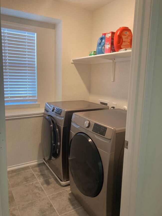 Building Photo - !! 50% OFF on 1st Month's Rent when you mo...