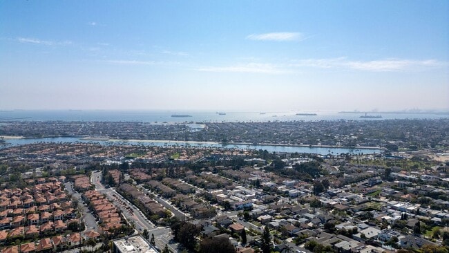 Building Photo - 412 N Bellflower Blvd