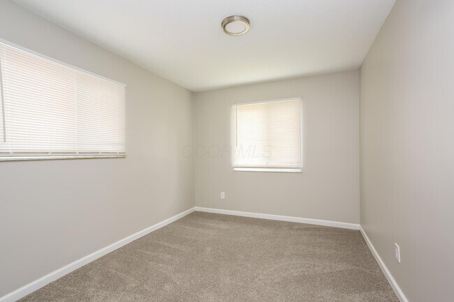 Building Photo - 1335 Birch Dr