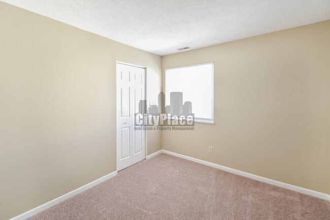Building Photo - 47 Meadow Ct W