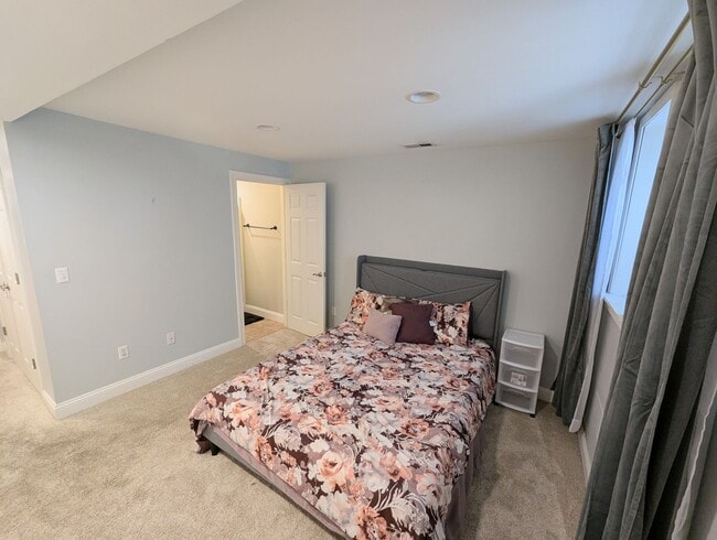 Building Photo - Exquisite Home in Lafayette Square - $500 off Deposit & 1st Month's Rent!