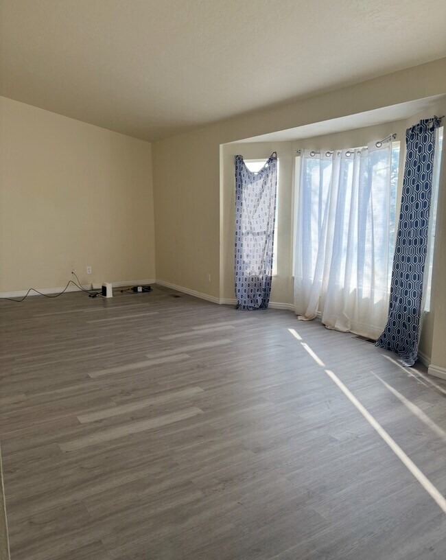 Building Photo - 6189 Dewdrops Dr