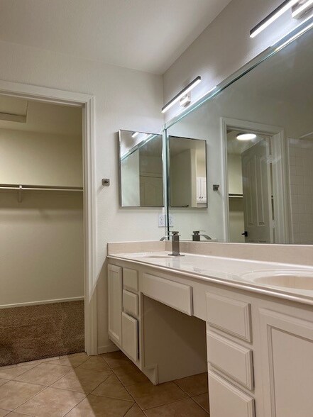 Building Photo - 447 Temple Canyon Pl