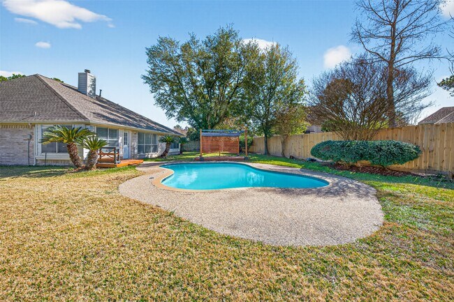 Building Photo - 15619 Winding Valley Dr