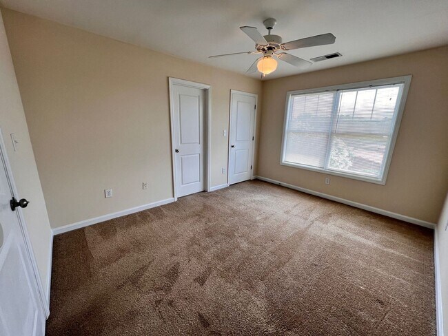 Building Photo - 4 Bedroom House in The Retreat  1/2 OFF SE...
