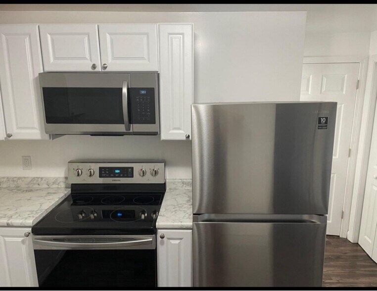 Building Photo - 111 Hall St