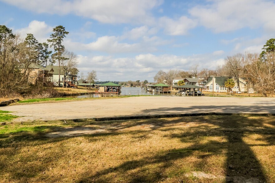 Building Photo - 173 Big Oak