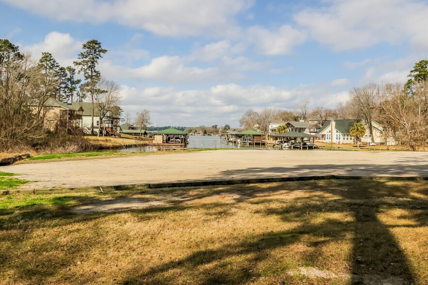 Building Photo - 176 Bluebonnet