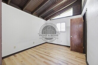Building Photo - 1327 Linda Ann Dr