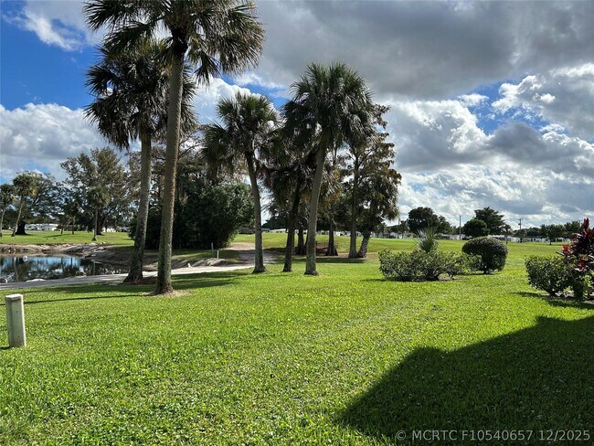Building Photo - 7807 Golf Cir Dr