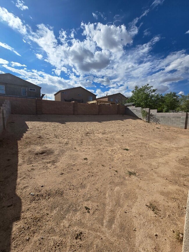 Building Photo - 4 bed, 2 bath home in Northern Meadows
