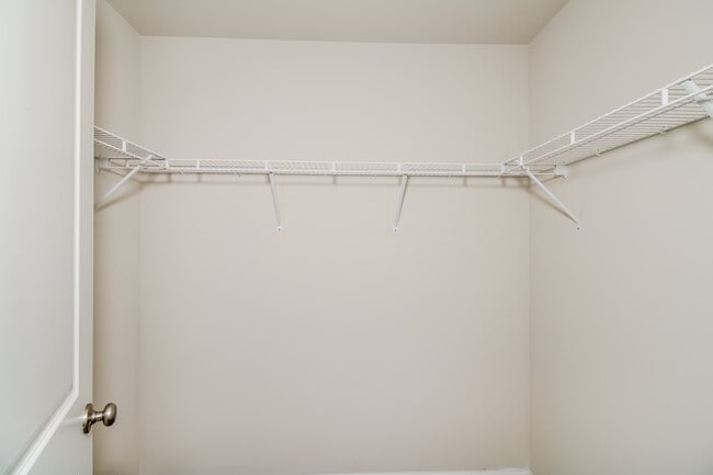 Building Photo - 1907 Bay St