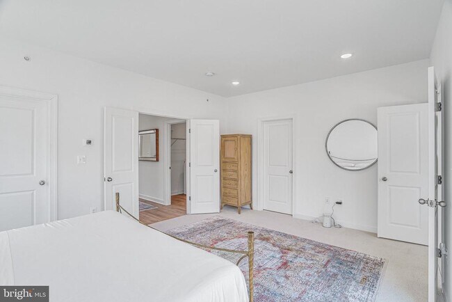 Building Photo - 4975 Longmire Wy