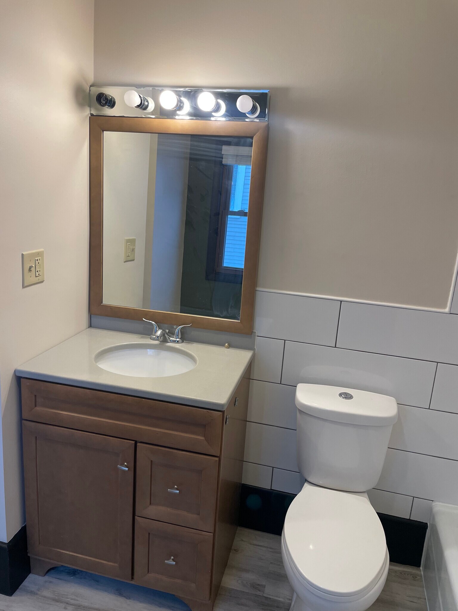 Building Photo - 824 Russell Ave N