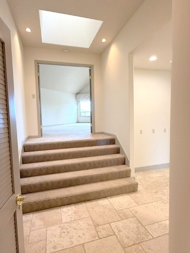 Building Photo - Beautiful custom one story estate located on one of the most desirable streets in Blackhawk Count...