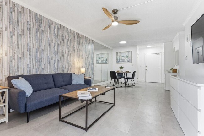 Building Photo - 3000 Riomar St