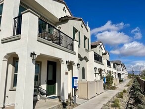 Building Photo - 9833 E Stratus Ave