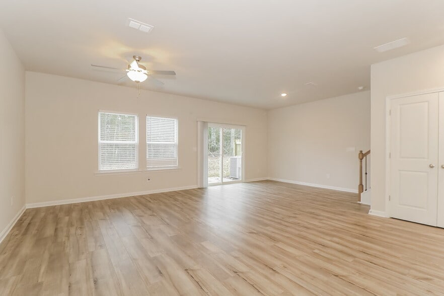 Building Photo - 1565 Villageside Ct