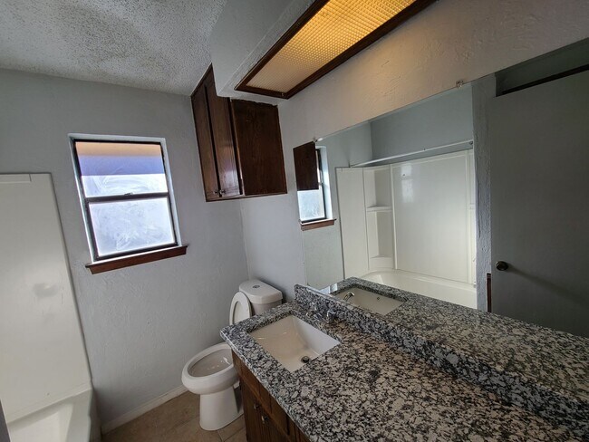 Building Photo - 4 bed 2 baths Coming soon!