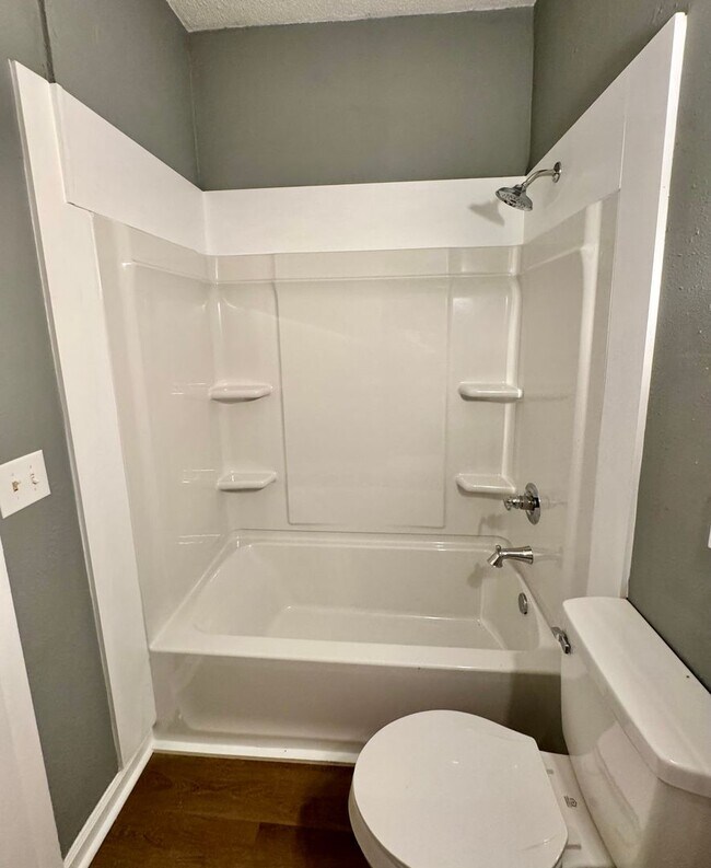 Building Photo - Available NOW -505 Tank hill Unit 2