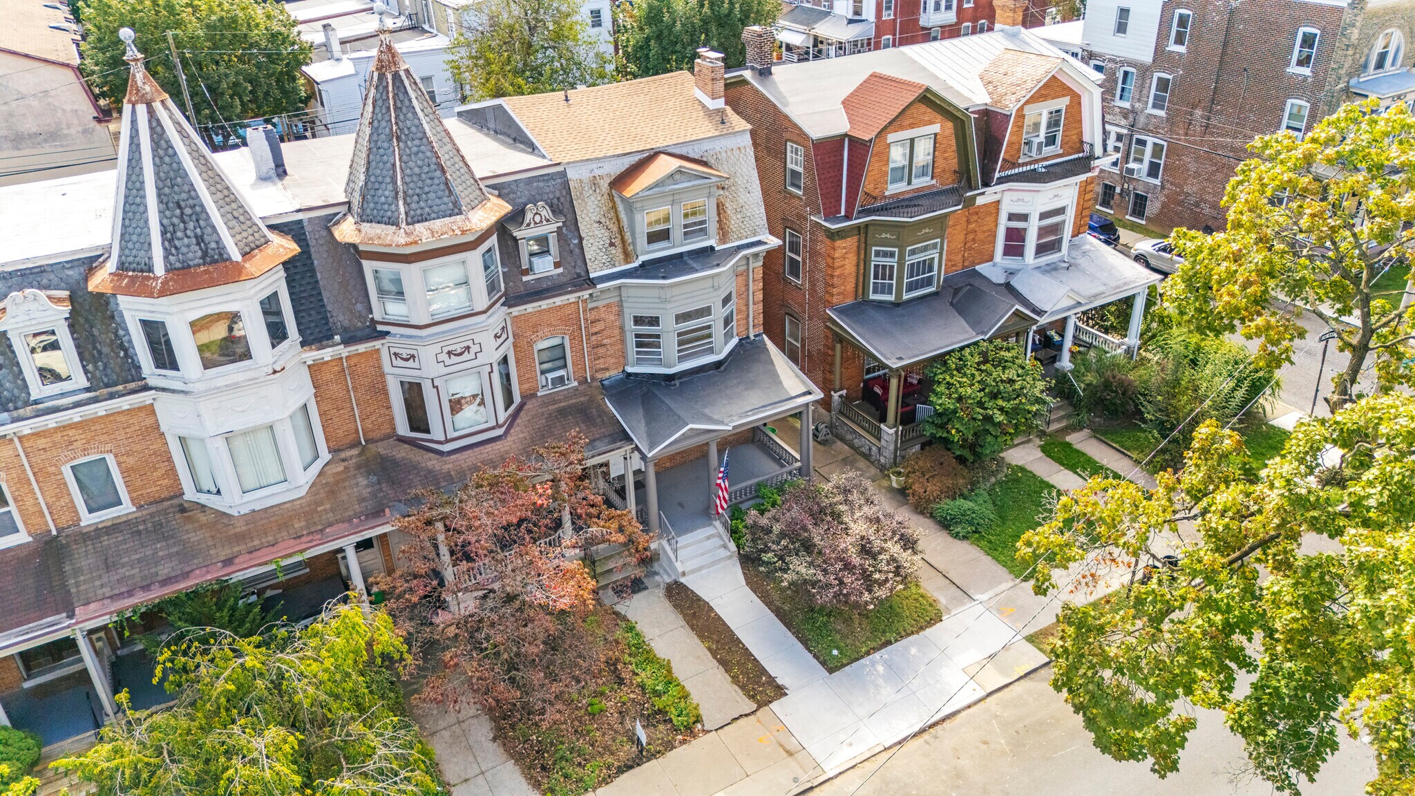 Building Photo - 1420 W Linden St