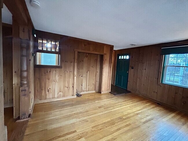 Building Photo - 6 Long Farm Terrace