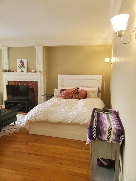 Building Photo - 15 E Kirby St