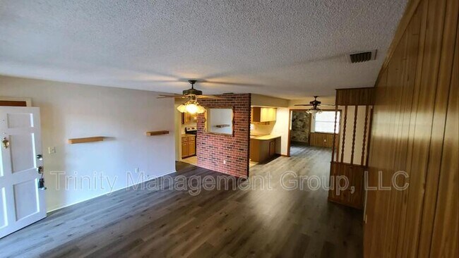 Building Photo - 105 N Edinburgh Dr