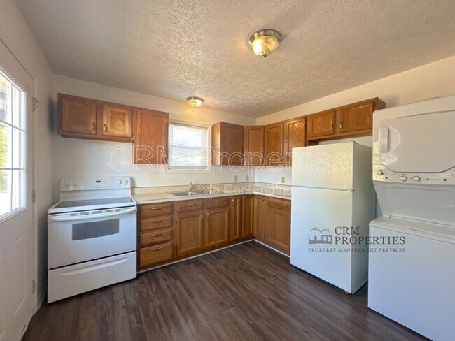 Building Photo - 722 S Lindsay St