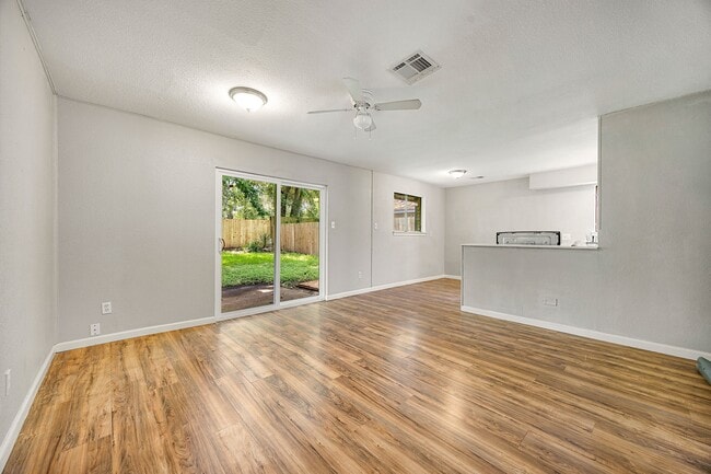Building Photo - 5618 Briarwick Ln