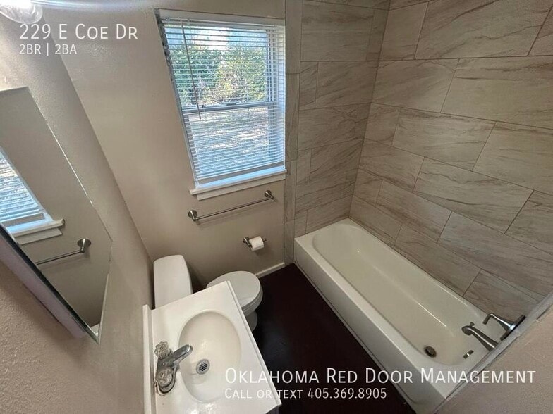 Building Photo - 229 E Coe Dr