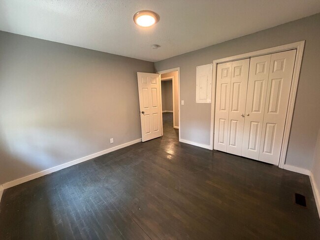 Building Photo - Charming 4/2.5 House in Armuchee- $1,995