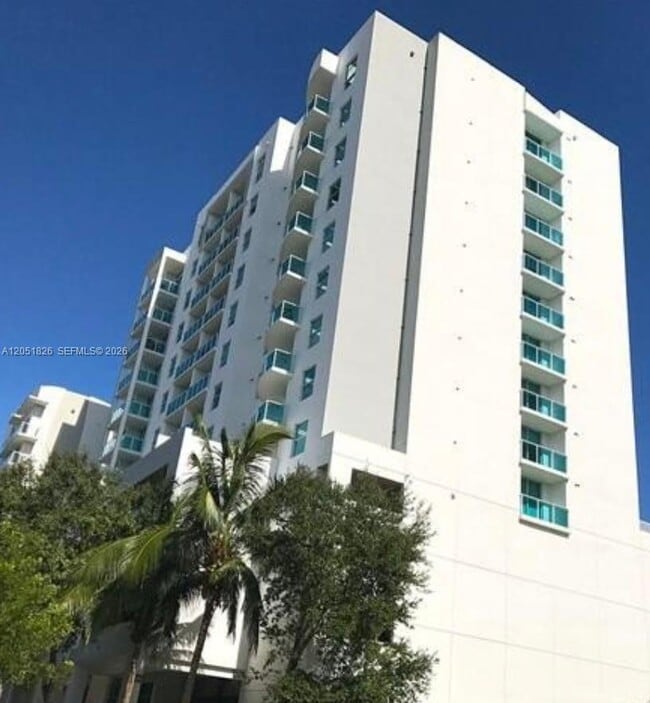 Building Photo - 1723 SW 2nd Ave