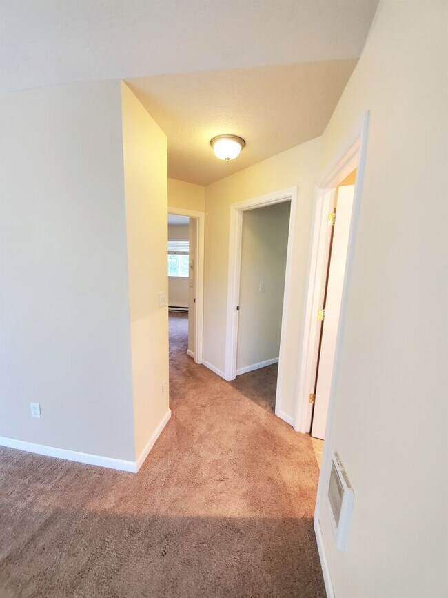 Building Photo - Beautiful Condo in Gilham