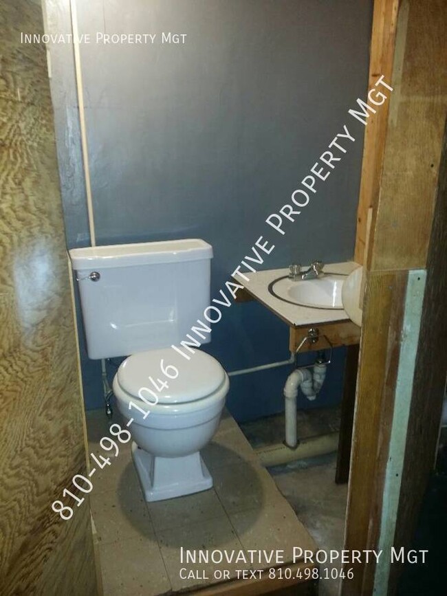 Building Photo - Make this Flushing home yours! 200 off Mov...