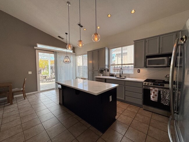 Building Photo - 1012 Freshwater Ct