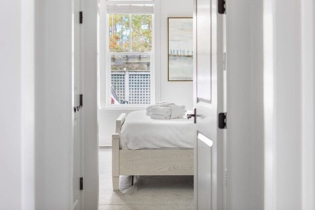 Building Photo - 80 East Royal Fern Way