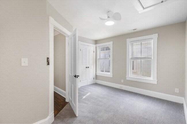 Building Photo - Fully updated home in Port Norfolk