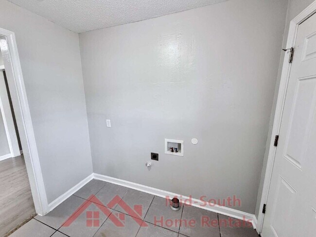 Building Photo - 83 Eastview Dr