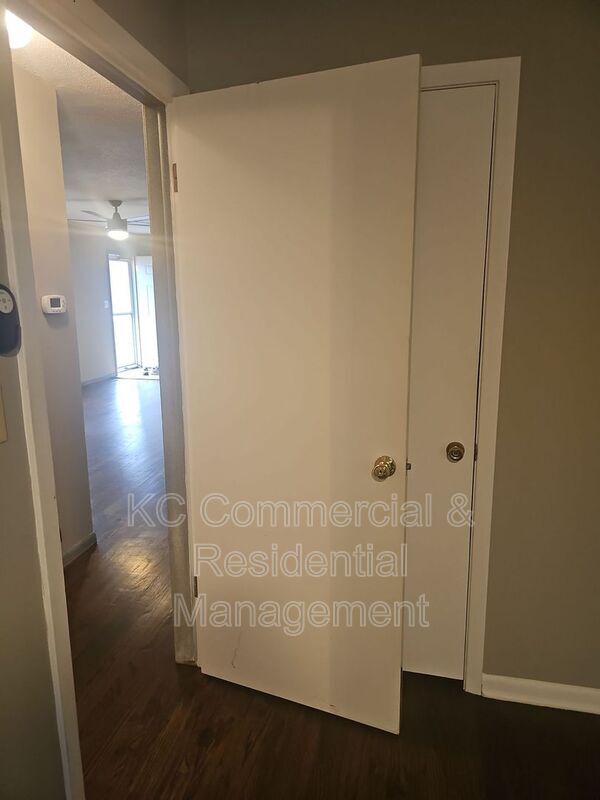 Building Photo - 6713 NW Evelyn St