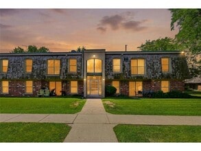 Building Photo - 908 9th Ave S