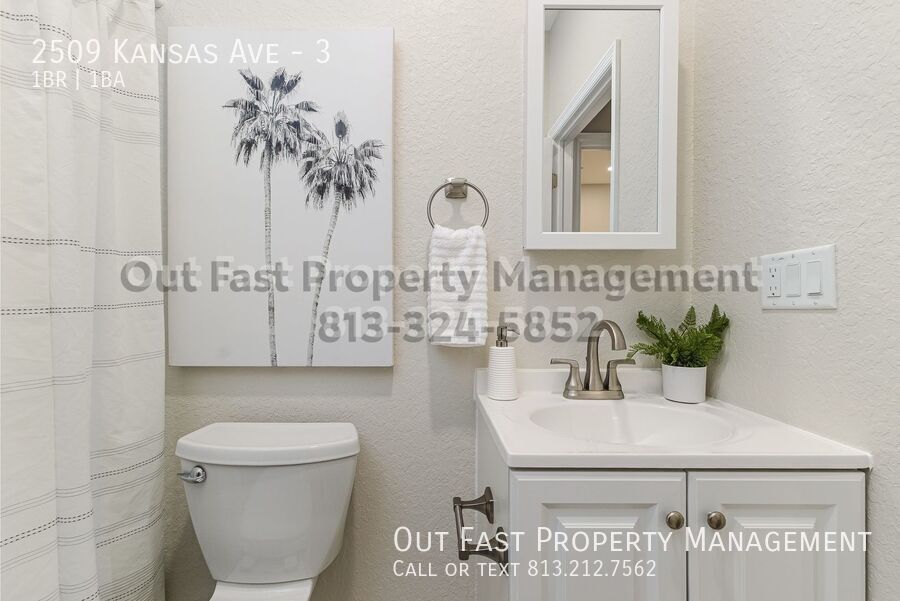 Building Photo - 2509 W Kansas Ave