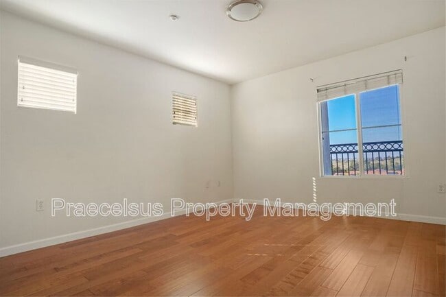 Building Photo - 2155 Caminito Leonzio