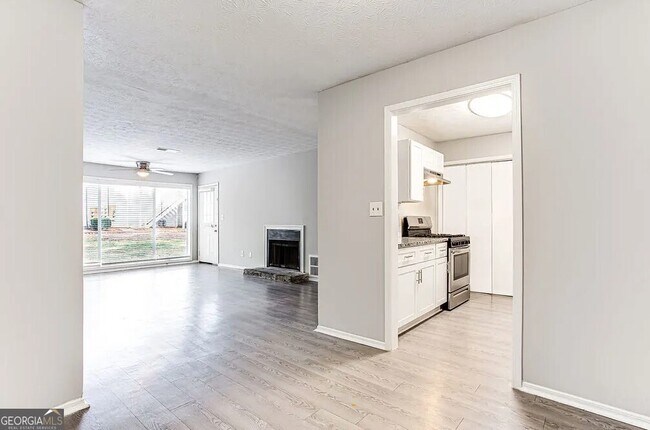 Building Photo - 1173 N Hairston Rd