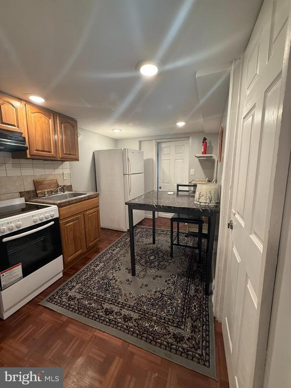 Building Photo - 7547 Beverly Rd