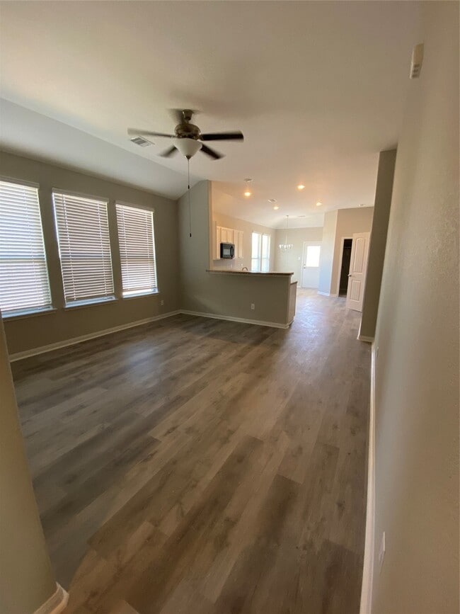 Building Photo - 16620 Merry Pines Dr