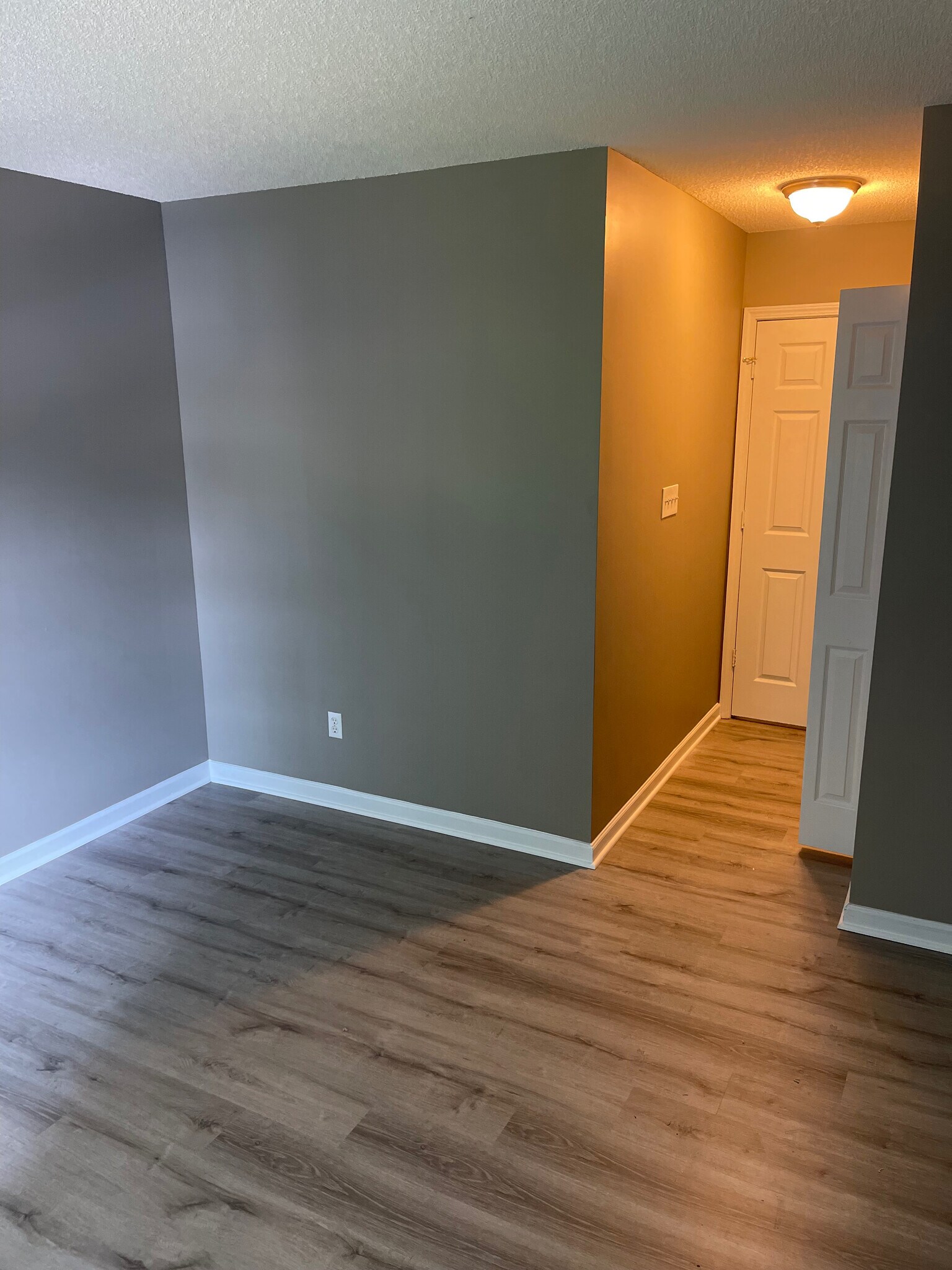 Building Photo - Room in Townhome on Petrea Ln