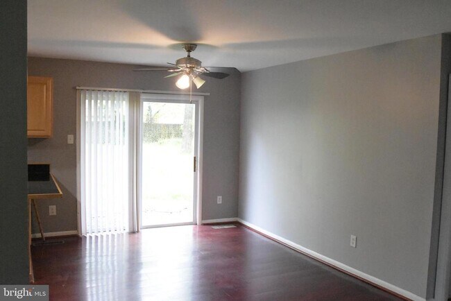 Building Photo - 936 Longfellow Ct