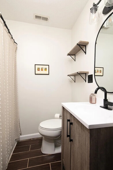 Building Photo - 317 Douglas Ct