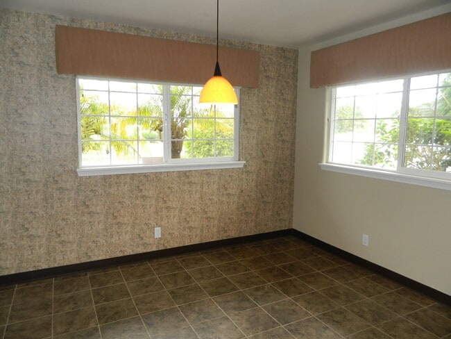 Building Photo - Beautifully Upgraded 3BR/2BA Home in Luala?i Subdivision